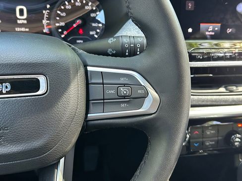 Used 2024 Jeep Compass Latitude image 44