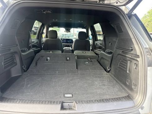 Used 2024 Chevrolet Traverse LT w/ LPO, Floor Liner Package FWD image 38