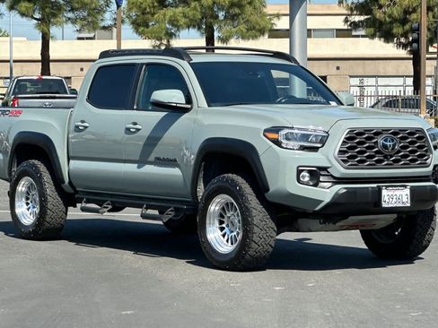 Used 2022 Toyota Tacoma TRD Off-Road w/ TRD Premium Off Road Package image 9