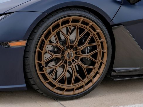 Used 2025 Lamborghini Revuelto image 61