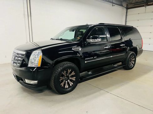 Used 2011 Cadillac Escalade ESV Premium AWD/4WD image 2