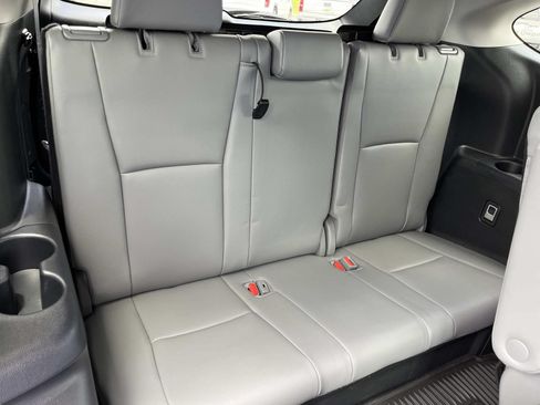 Used 2023 Toyota Highlander XLE AWD/4WD image 22