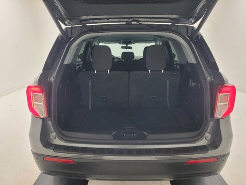 Used 2022 Ford Explorer XLT image 29