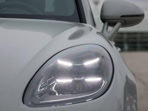 Certified 2026 Porsche Macan Turbo AWD/4WD image 23