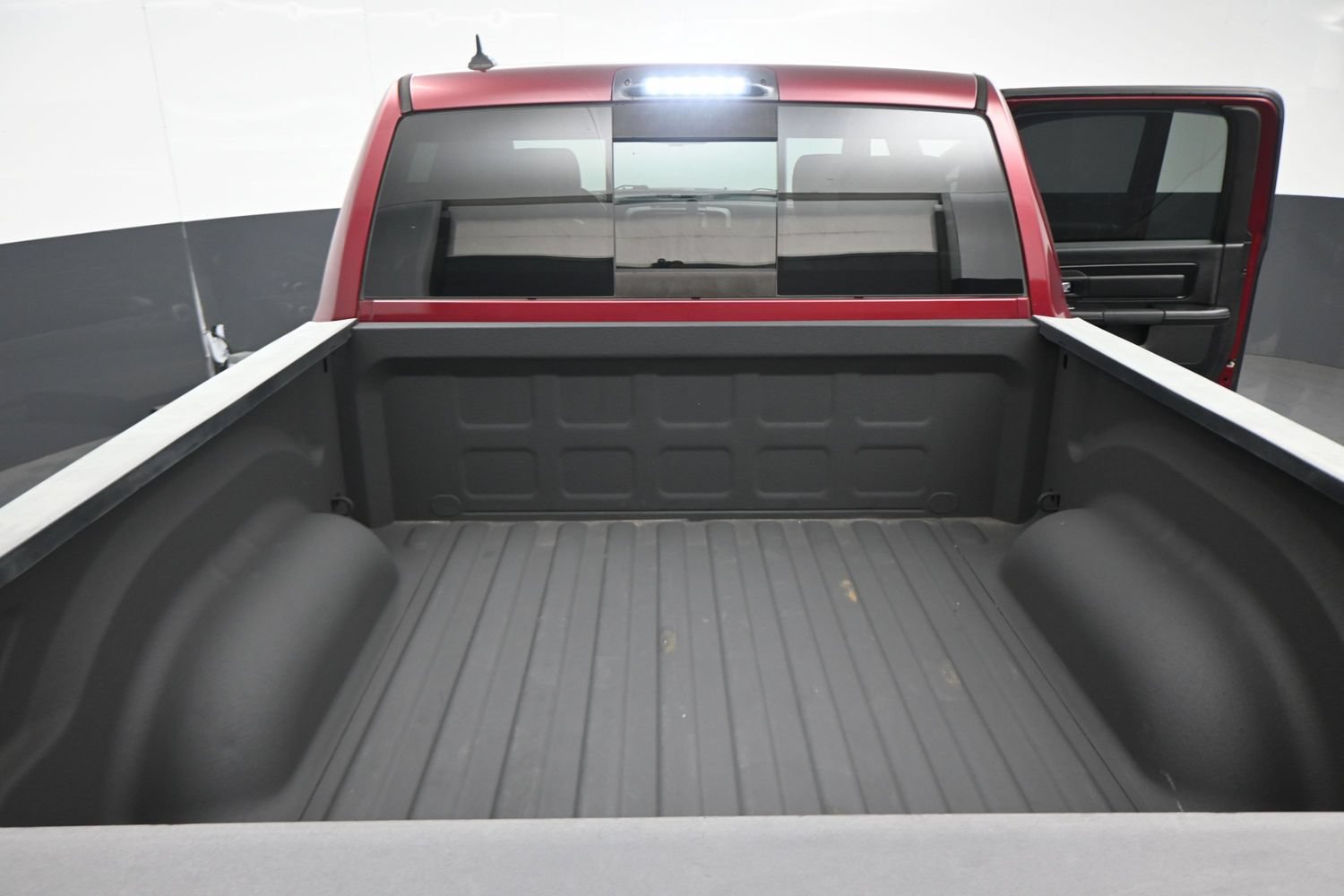 Used 2018 RAM 1500 Rebel w/ Luxury Group AWD/4WD image 3