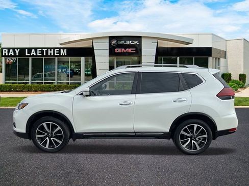 Used 2020 Nissan Rogue SL image 2