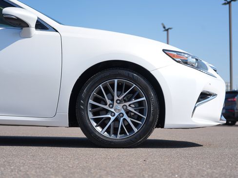 Used 2016 Lexus ES 350 w/ Luxury Package w/Wood Trim FWD image 9