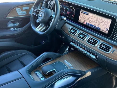 Used 2025 Mercedes-Benz GLS 63 AMG 4MATIC image 17