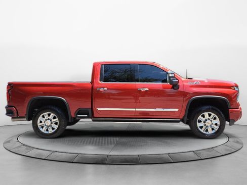 Used 2025 Chevrolet Silverado 2500 High Country w/ High Country Premium Package AWD/4WD image 8