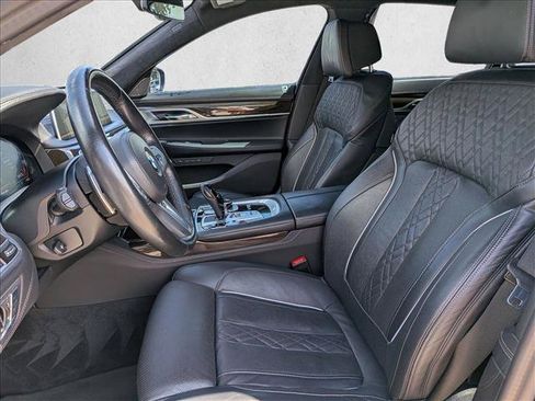 Used 2022 BMW M760i xDrive w/ Luxury Rear Seating Package AWD/4WD image 10