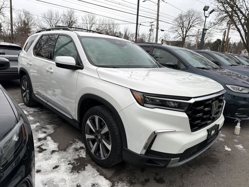 Used 2023 Honda Pilot Touring image 2