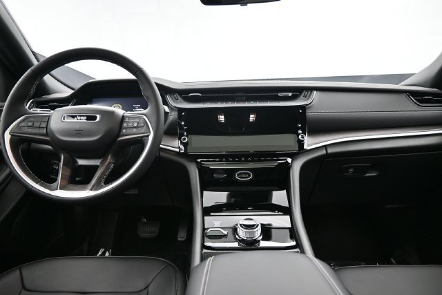 New 2027 Jeep Grand Cherokee Limited AWD/4WD image 9