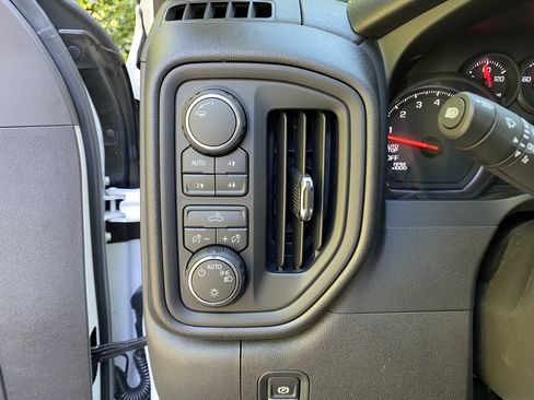 New 2026 Chevrolet Silverado 1500 Custom Trail Boss w/ LPO, Dark Essentials Package AWD/4WD image 18