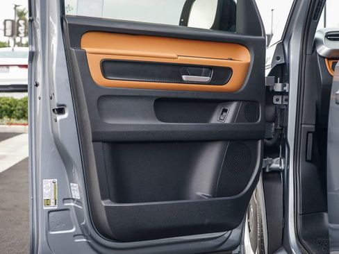 Used 2025 Volkswagen ID. Buzz Pro S RWD image 24