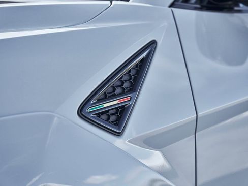 Used 2024 Lamborghini Urus Performante AWD/4WD image 13