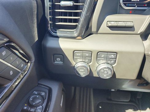 Certified 2025 GMC Sierra 2500 AT4 w/ AT4 Premium Plus Package image 26