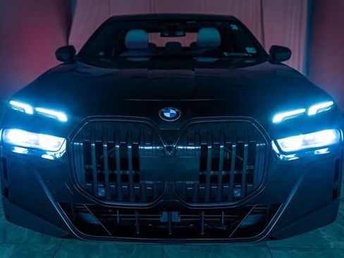 Used 2023 BMW 760i xDrive image 36