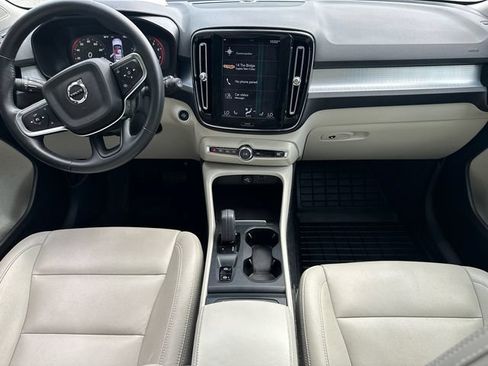 Used 2021 Volvo XC40 T5 Momentum w/ Premium Package AWD/4WD image 22