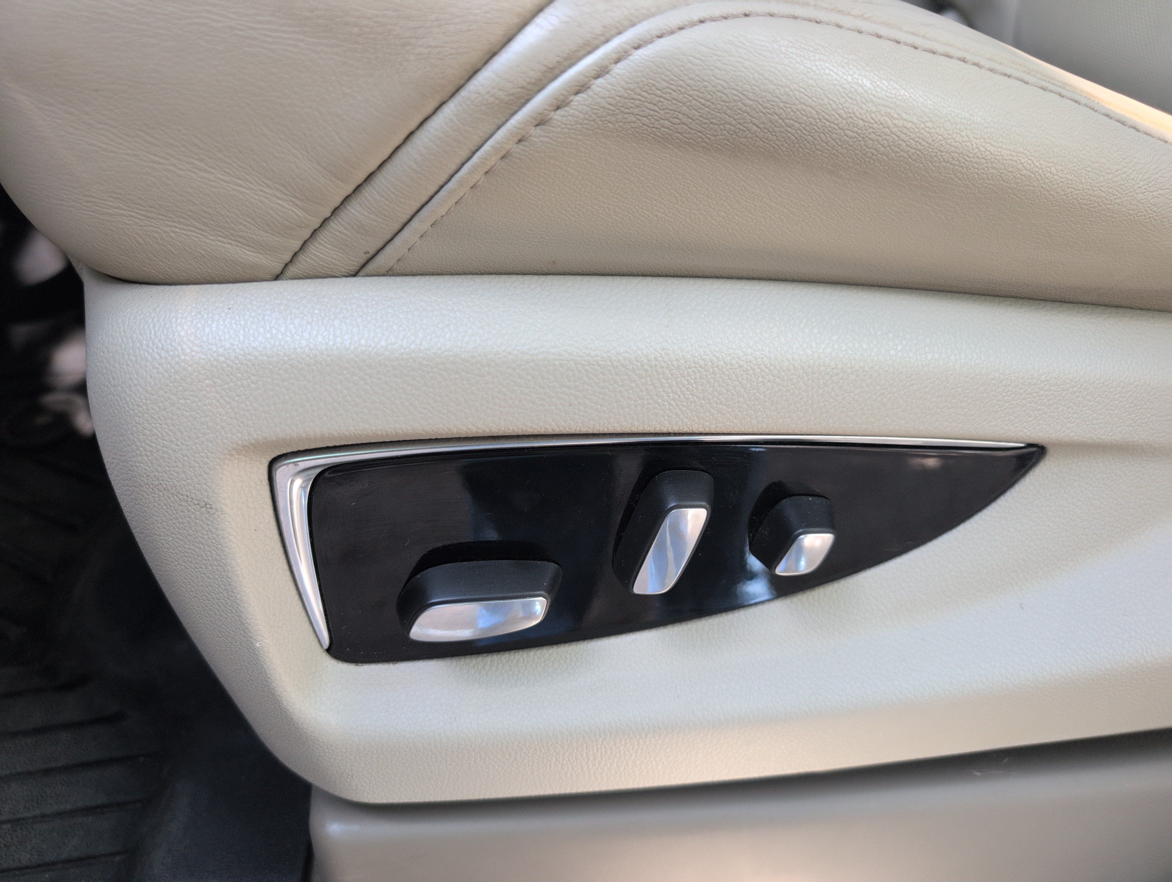 Used 2019 Cadillac Escalade Luxury RWD image 7