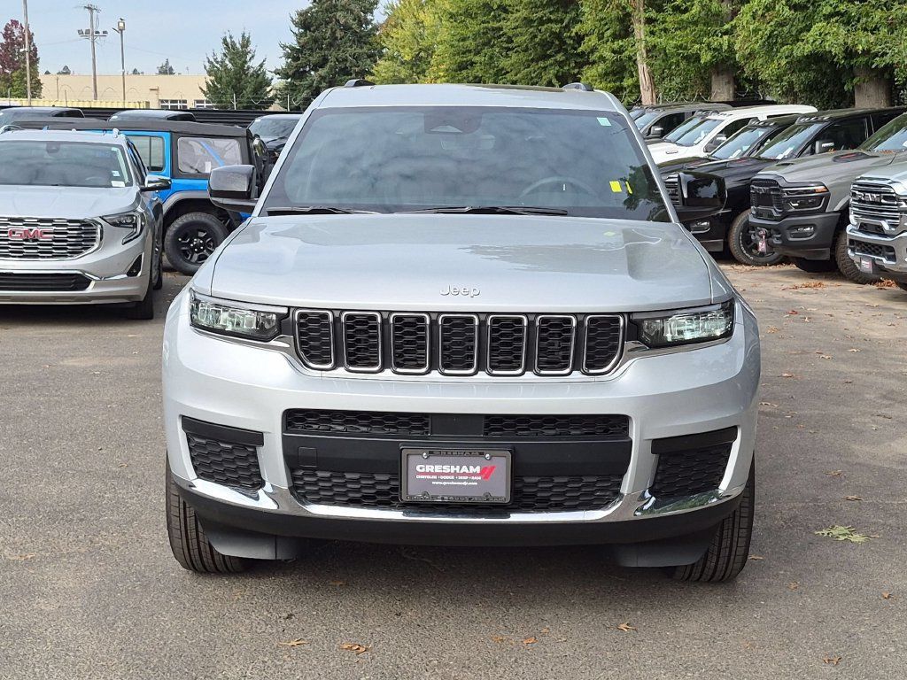 Certified 2025 Jeep Grand Cherokee L Laredo w/ Luxury Tech Group I AWD/4WD image 2