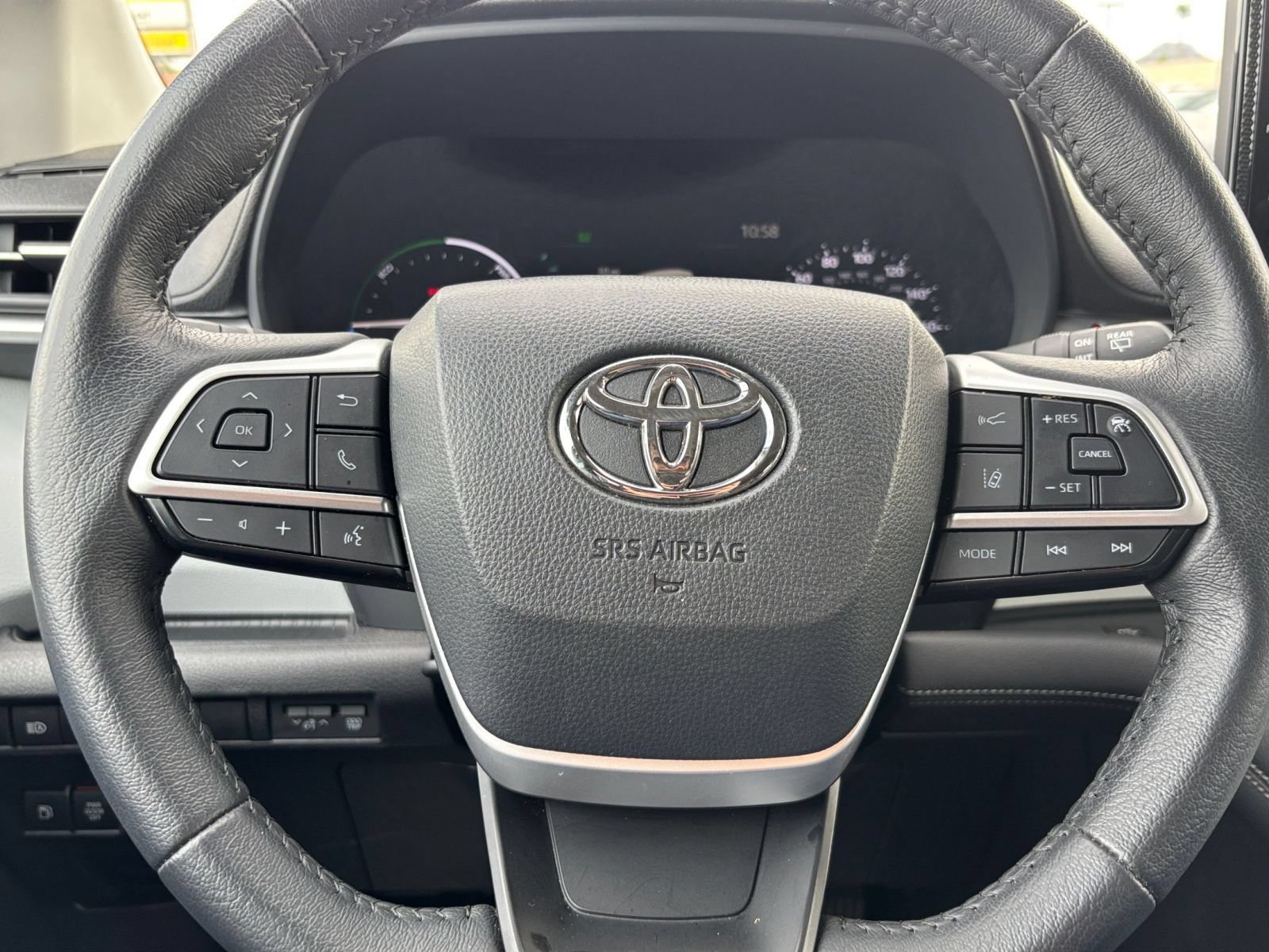 Used 2025 Toyota Sienna XLE FWD image 28