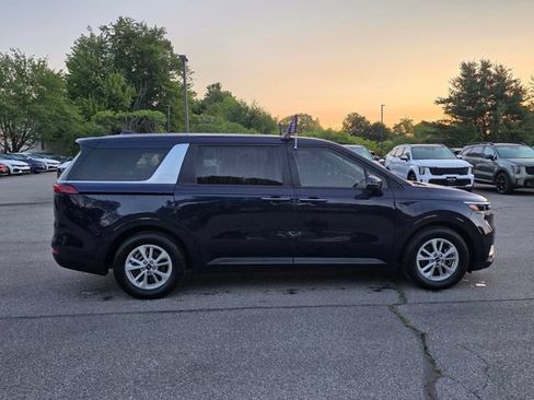 Certified 2024 Kia Carnival LX FWD image 9