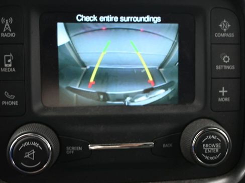 Used 2018 RAM 1500 Classic SLT AWD/4WD image 18
