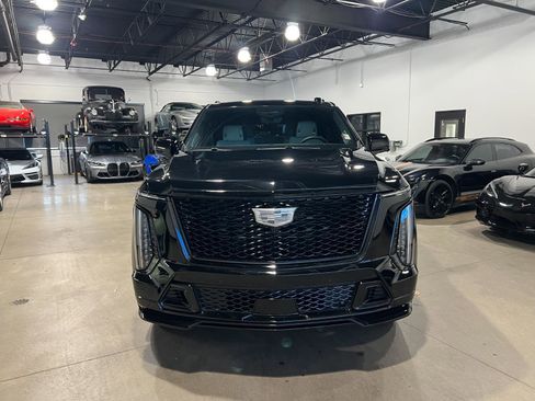 Used 2026 Cadillac Escalade V w/ LPO, ONYX Package image 8