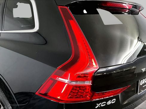 Used 2019 Volvo XC60 T5 Momentum w/ Premium Package AWD/4WD image 28