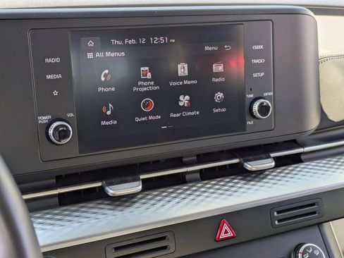 Used 2024 Kia Carnival LX image 21