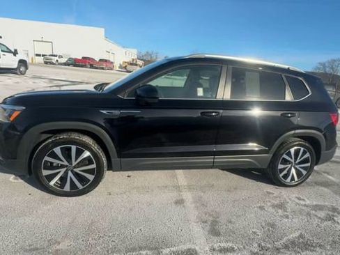 Used 2022 Volkswagen Taos SE image 5