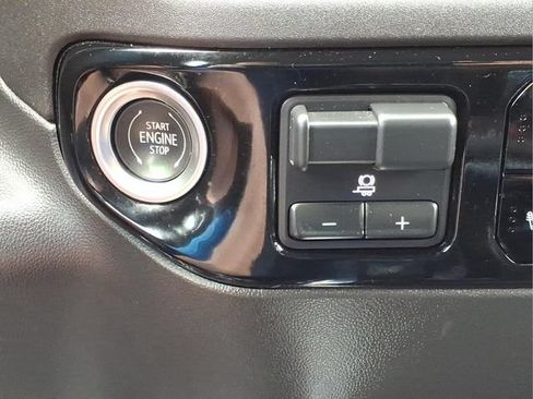 Used 2024 Chevrolet Silverado 1500 LT Trail Boss w/ Convenience Package II AWD/4WD image 18