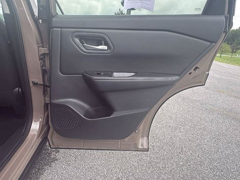 Used 2025 Nissan Rogue SV AWD/4WD image 14