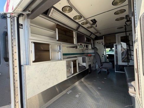 Used 2003 Ford E-450 and Econoline 450 image 19