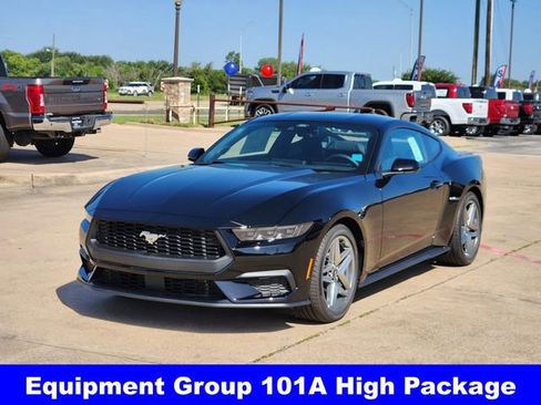 New 2025 Ford Mustang Coupe image 4