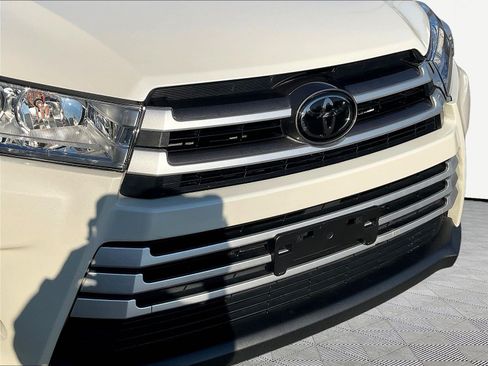 Used 2019 Toyota Highlander XLE w/ Protection Package #3 FWD image 33