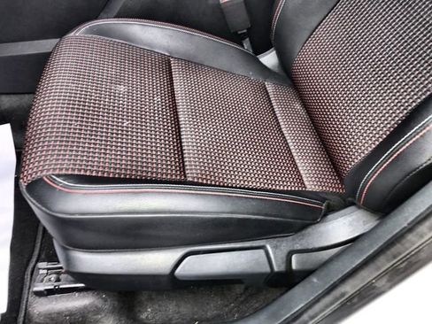 Certified 2025 Nissan Kicks SR FWD image 12