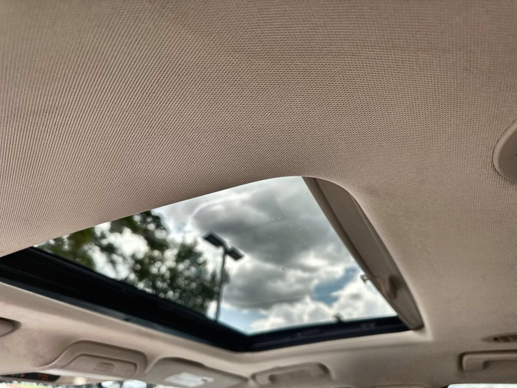 Used 2023 Buick Enclave Essence w/ Experience Buick Package FWD image 19