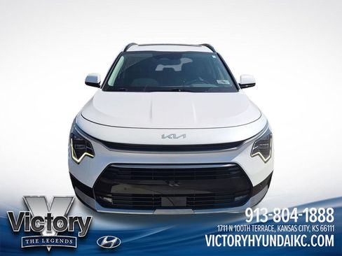 Used 2023 Kia Niro SX Touring FWD image 8