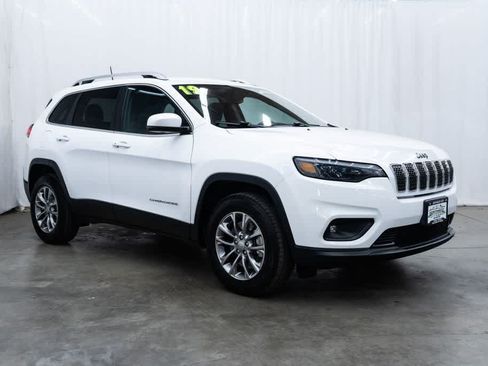 Used 2019 Jeep Cherokee Latitude Plus w/ Comfort/Convenience Group AWD/4WD image 1