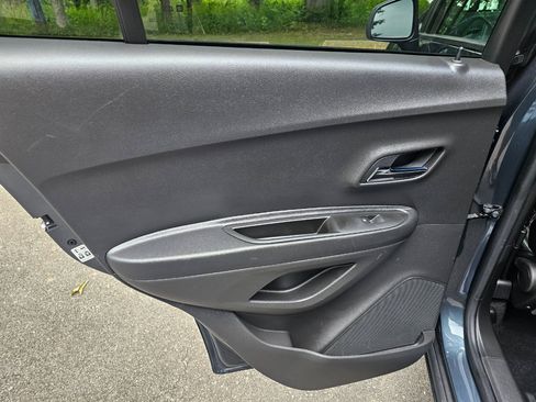 Used 2021 Chevrolet Trax LT w/ Driver Confidence Package image 23