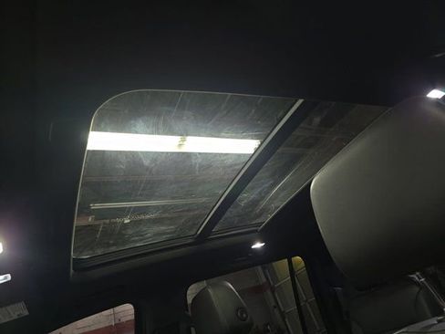 Used 2021 Chevrolet Suburban LT image 30