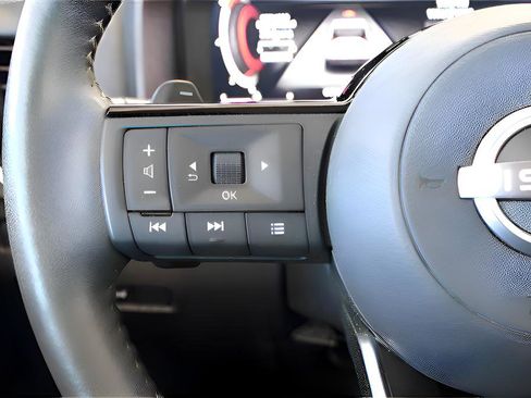 Used 2024 Nissan Rogue SL w/ SL Premium Package image 12