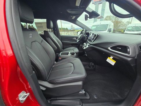 New 2026 Chrysler Pacifica Select w/ S Appearance Package image 12