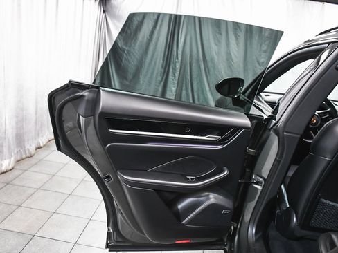 Used 2025 Porsche Macan 4 Electric image 13