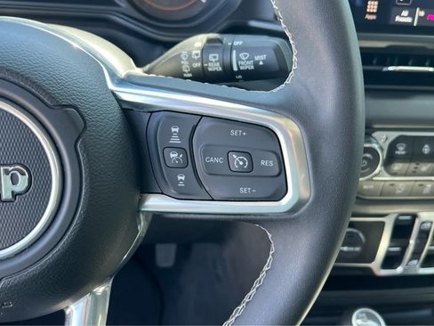 Used 2025 Jeep Wrangler Unlimited Sahara AWD/4WD image 33