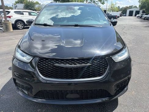 Used 2025 Chrysler Pacifica Limited FWD image 8