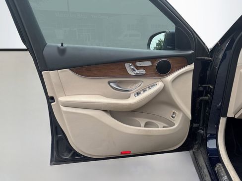 Used 2020 Mercedes-Benz GLC 300 4MATIC image 31