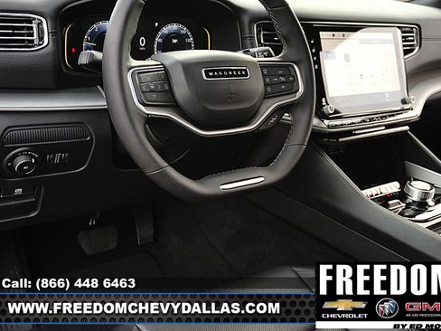 Used 2025 Jeep Wagoneer L Series II AWD/4WD image 21