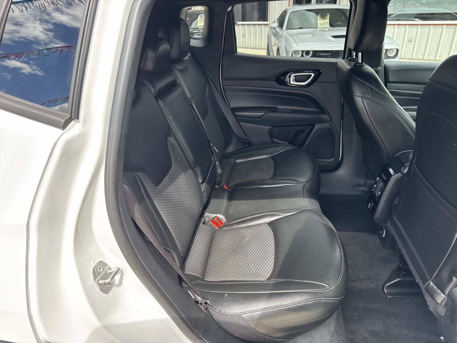 Used 2022 Jeep Compass Latitude FWD image 9